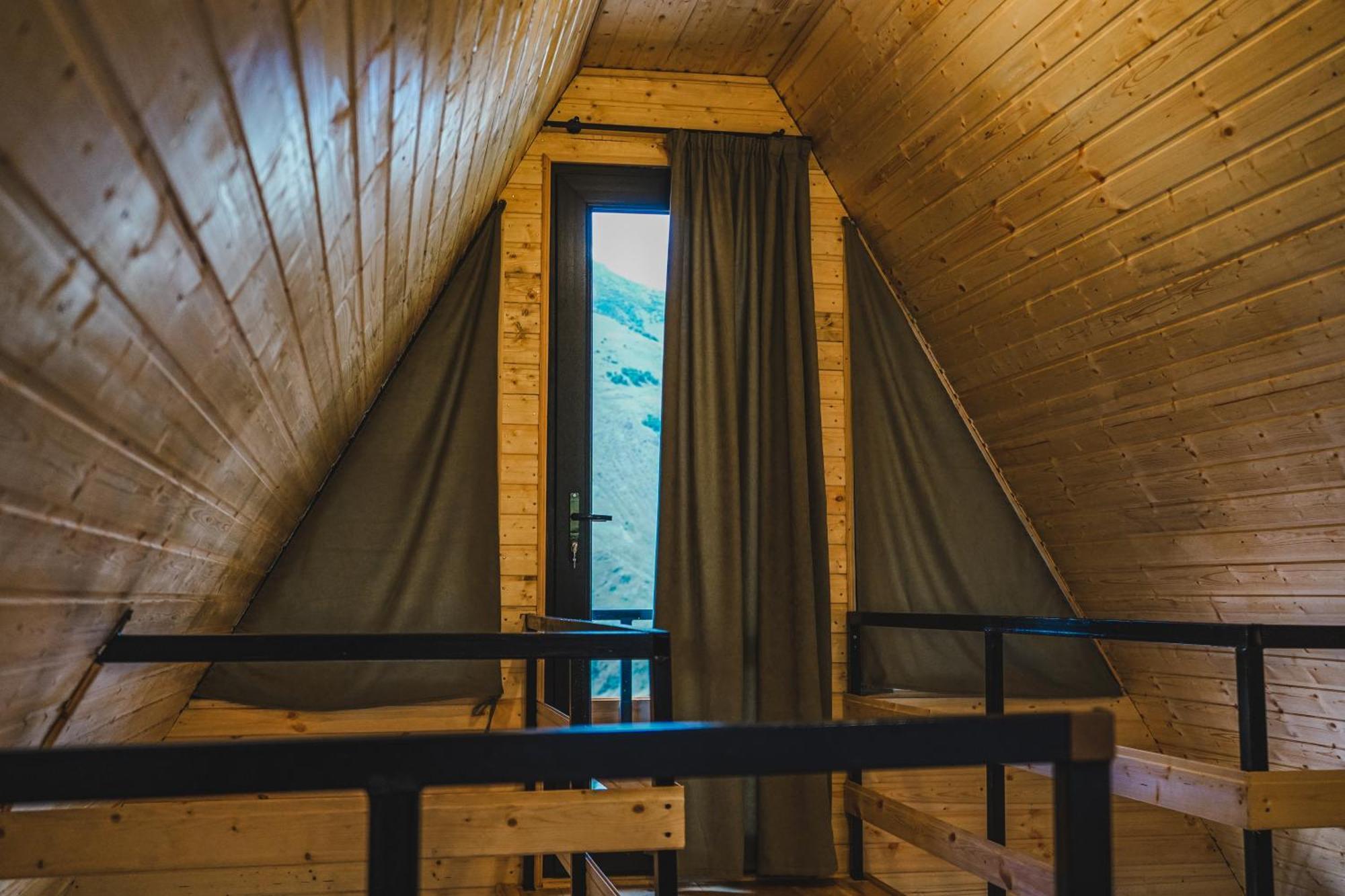 Lonely Mountain Villa Kasbegi Buitenkant foto